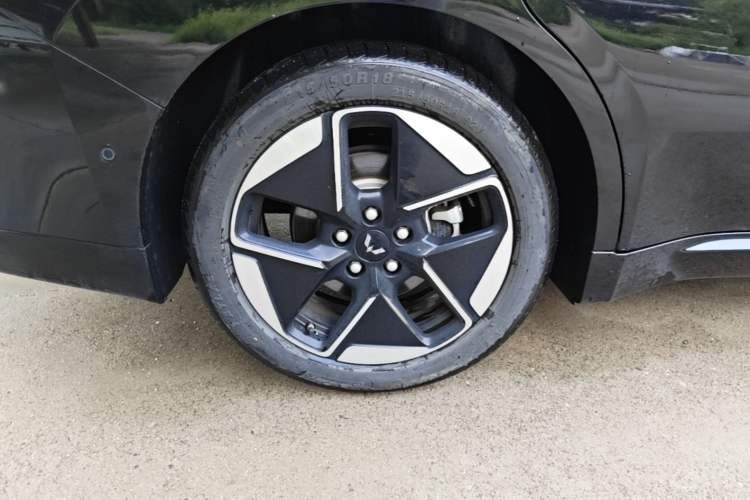 Used Wuling Xingguang 2025 610 km Smart Flagship Version Right Rear Wheel Hub