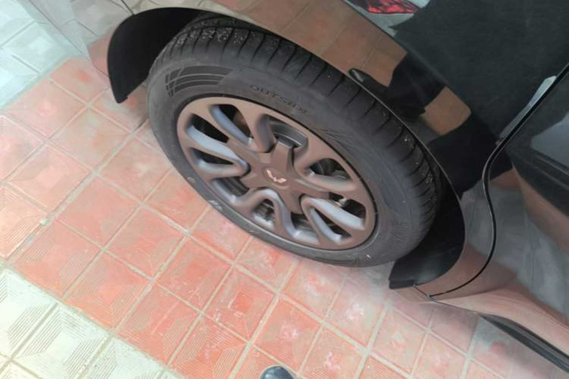 Used Wuling Xingguang 2025 70km Smart Standard Version Right Rear Wheel Hub