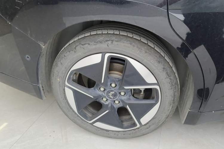 Used Wuling Xingguang 2025 610 km Smart Flagship Version Right Rear Wheel Hub