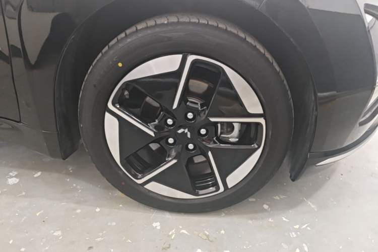 Used Wuling Xingguang 2025 150 km Smart Pilot Version Right Rear Wheel Hub