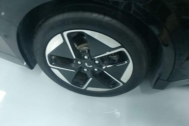 Used Wuling Xingguang 2025 610 km Smart Flagship Version Right Rear Wheel Hub
