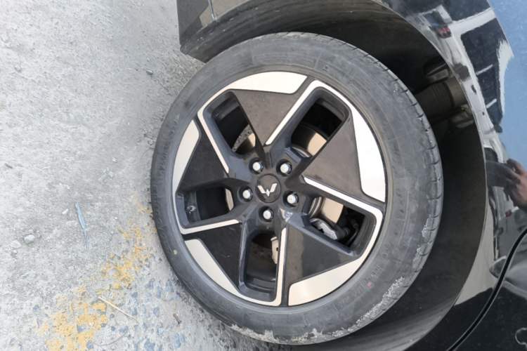 Used Wuling Xingguang 2025 610 km Smart Flagship Version Right Rear Wheel Hub