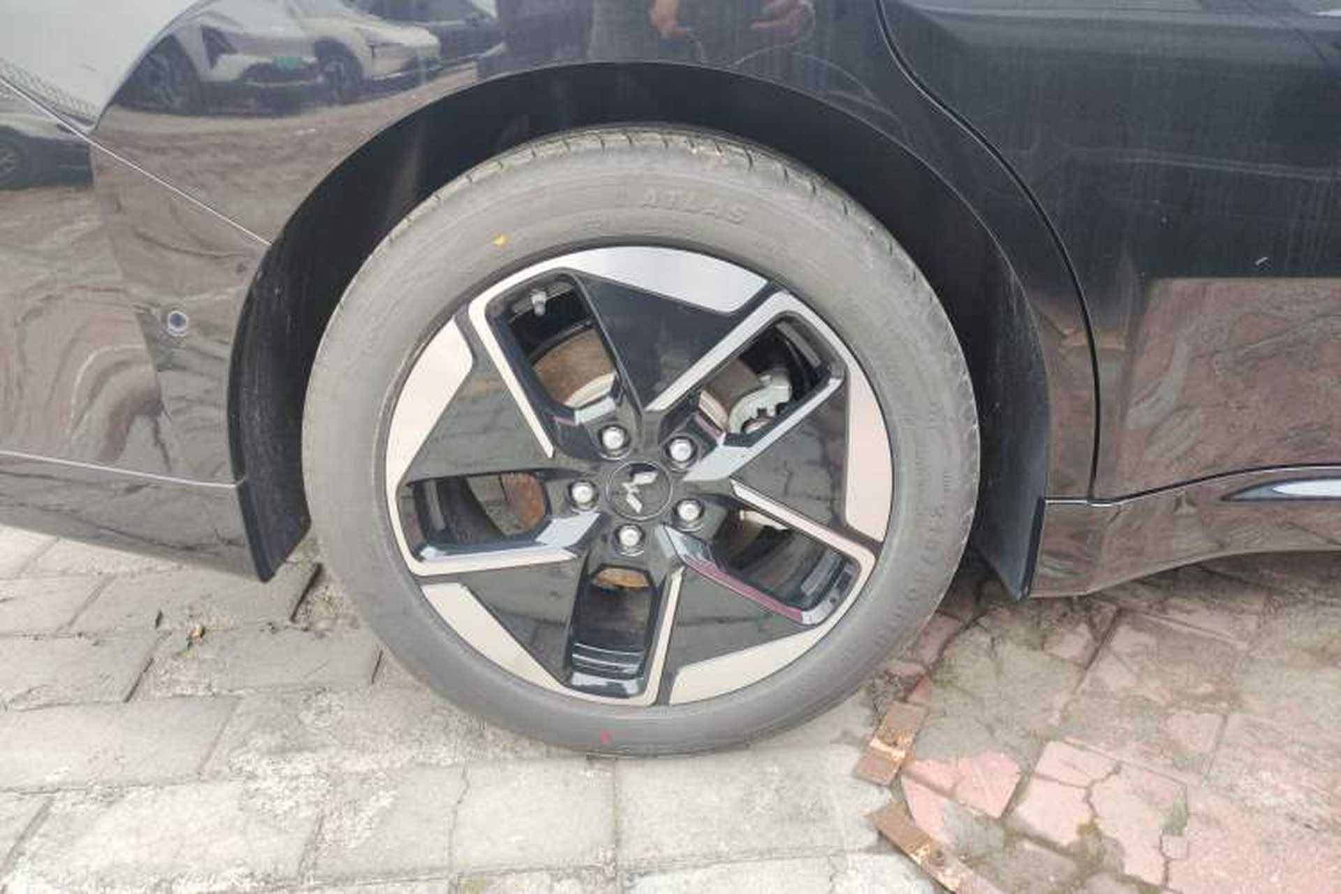 Used Wuling Xingguang 2025 610 km Smart Flagship Version Right Rear Wheel Hub