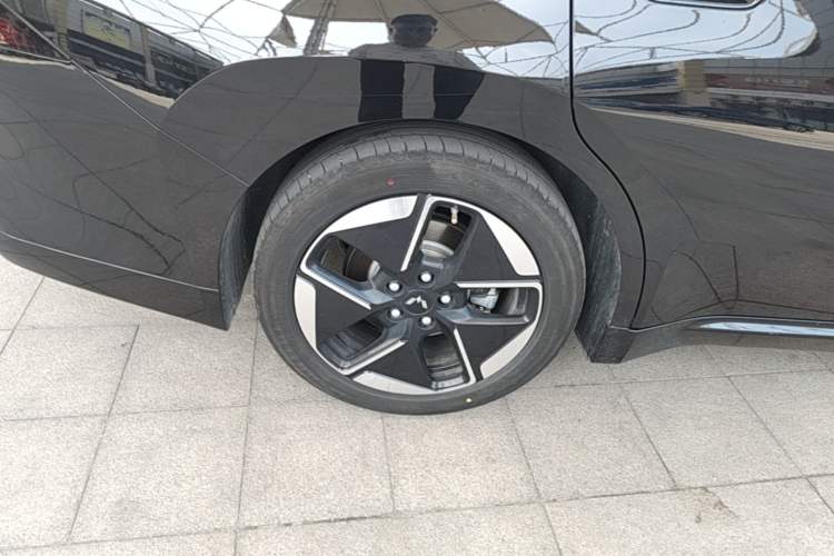 Used Wuling Xingguang 2025 610 km Smart Advanced Version Right Rear Wheel Hub