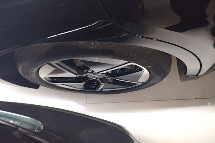 Used Wuling Xingguang 2025 610 km Smart Flagship Version Right Rear Wheel Hub