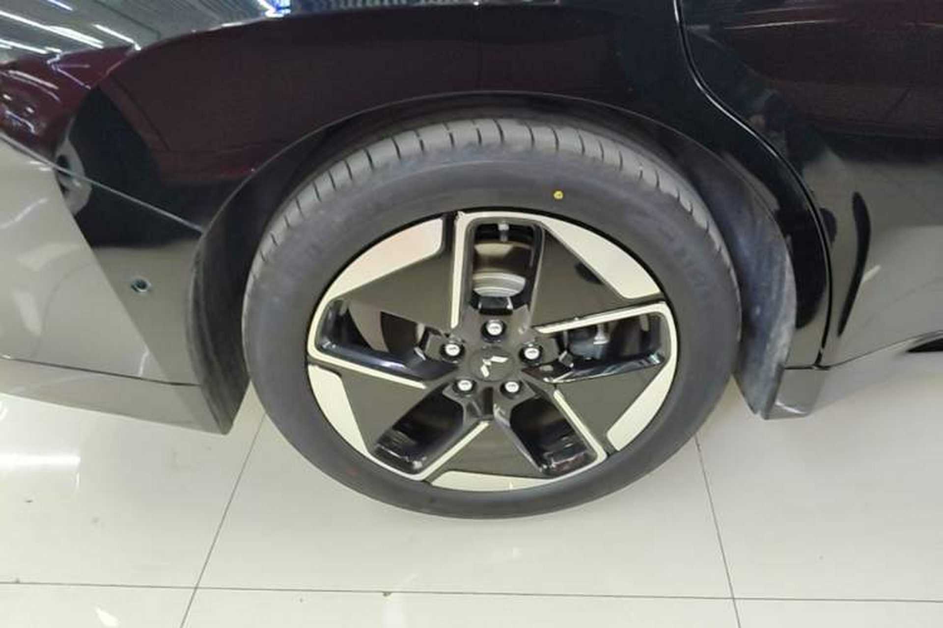 Used Wuling Xingguang 2025 610 km Smart Flagship Version Right Rear Wheel Hub