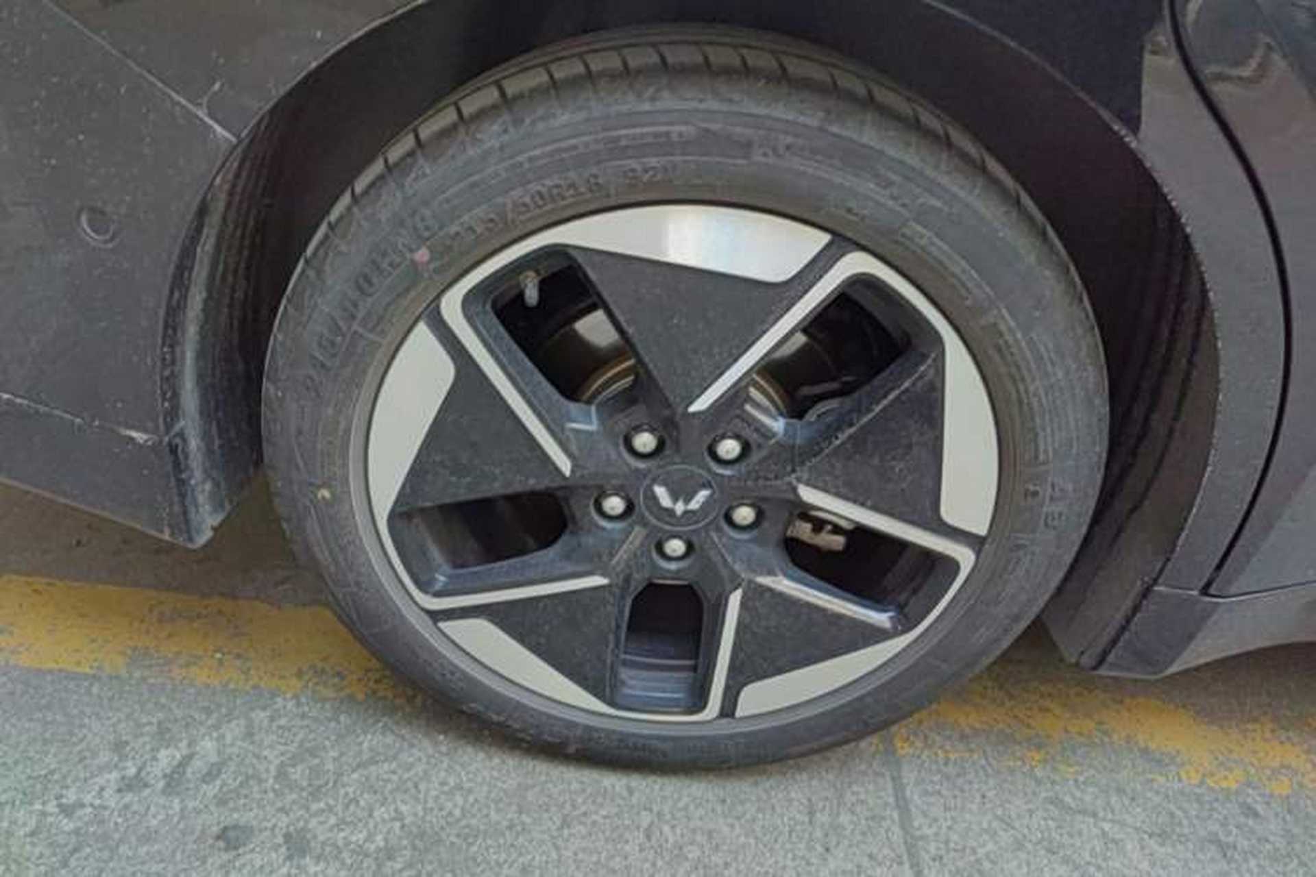 Used Wuling Xingguang 2025 610 km Smart Flagship Version Right Rear Wheel Hub