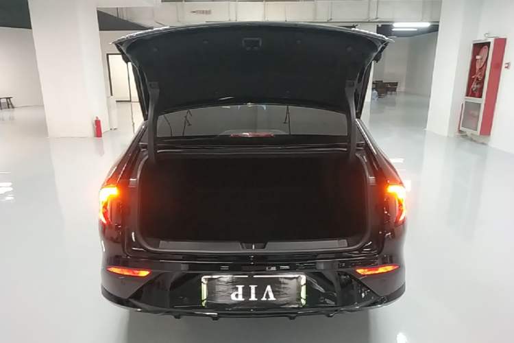 Used Wuling Xingguang 2025 610 km Smart Flagship Version Trunk