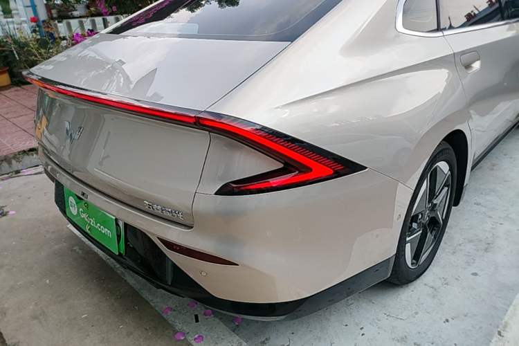 Used Wuling Xingguang 2025 610 km Smart Flagship Version Right Rear Taillight