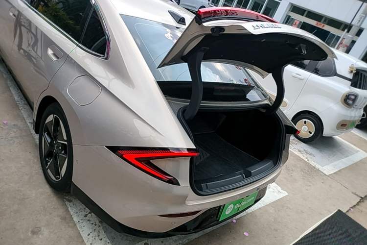 Used Wuling Xingguang 2025 610 km Smart Flagship Version Trunk