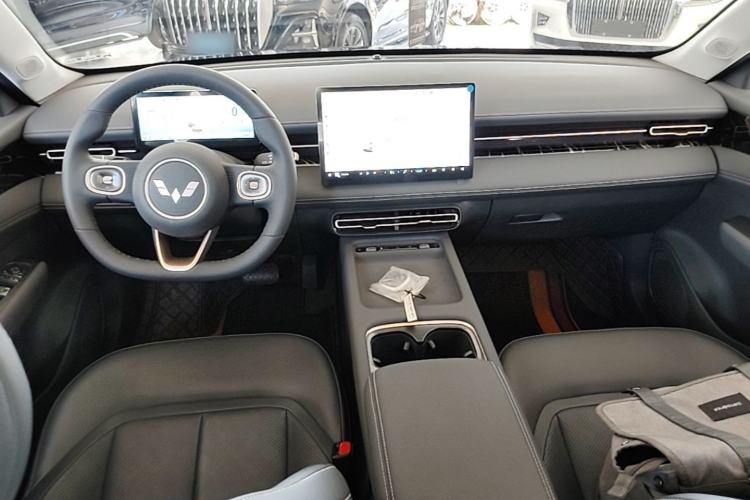 Used Wuling Xingguang 2025 70km Smart Standard Version Center Console
