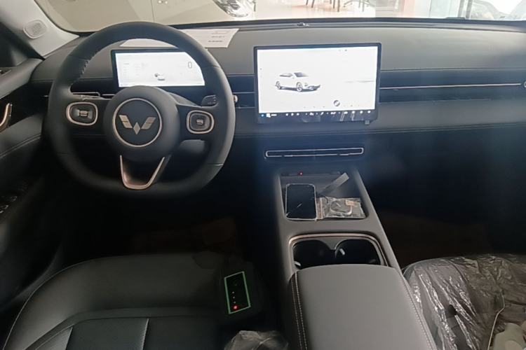 Used Wuling Xingguang 2025 70km Smart Standard Version Center Console