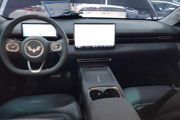Used Wuling Xingguang 2025 70km Smart Standard Version Center Console