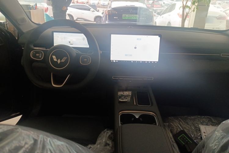 Used Wuling Xingguang 2025 70km Smart Standard Version Center Console