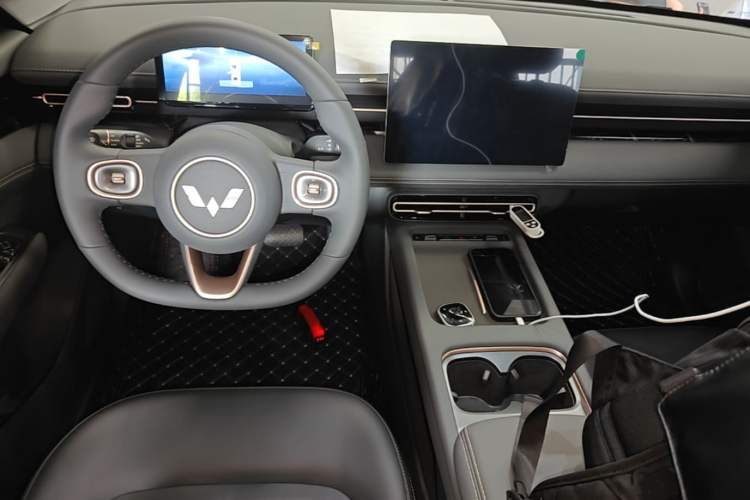 Used Wuling Xingguang 2025 70km Smart Standard Version Center Console