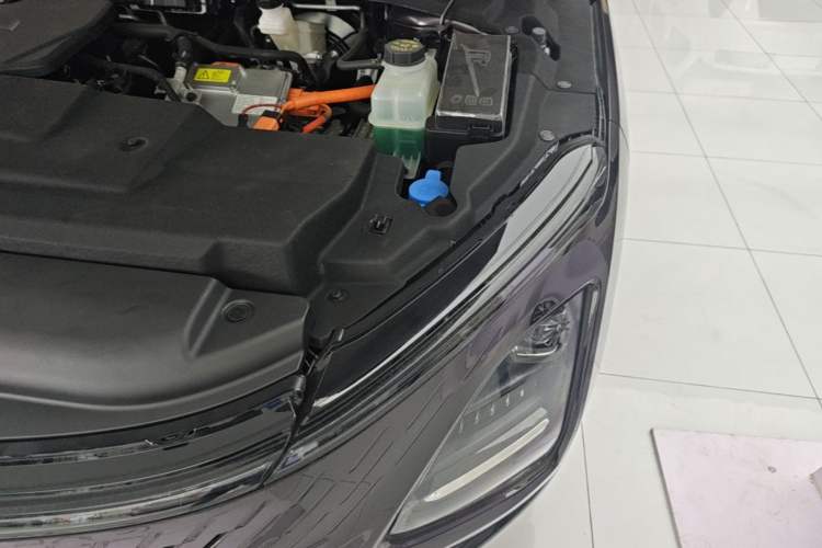 Used Wuling Xingguang 2025 70km Smart Standard Version Engine Bay Left