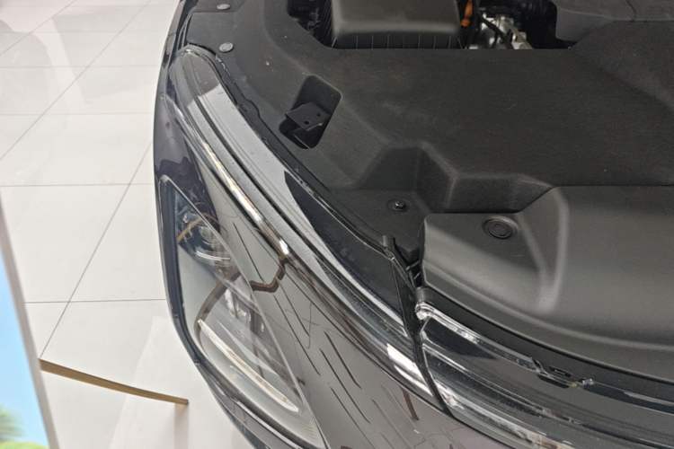 Used Wuling Xingguang 2025 70km Smart Standard Version Engine Bay Right