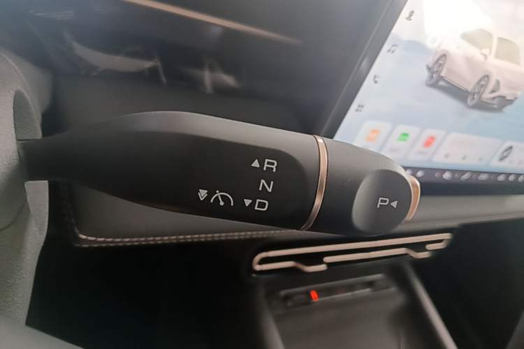 Used Wuling Xingguang 2025 70km Smart Standard Version Gear Lever