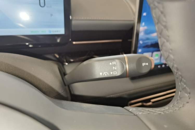 Used Wuling Xingguang 2025 70km Smart Standard Version Gear Lever