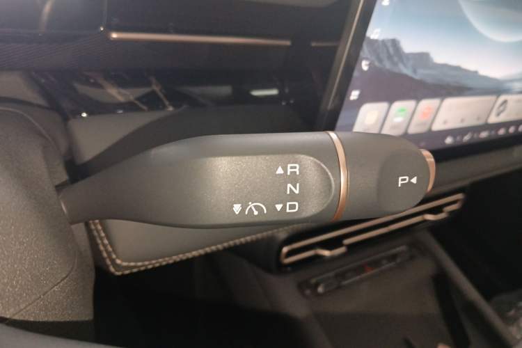 Used Wuling Xingguang 2025 70km Smart Standard Version Gear Lever