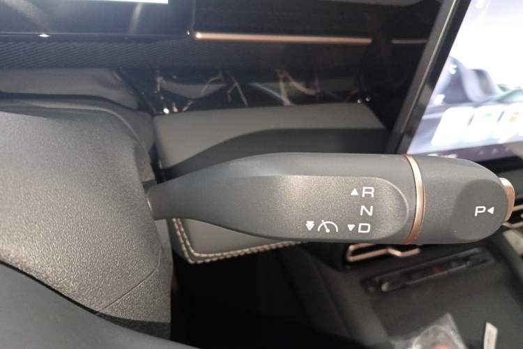 Used Wuling Xingguang 2025 70km Smart Standard Version Gear Lever