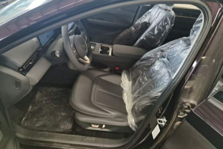 Used Wuling Xingguang 2025 70km Smart Standard Version Left Front Seat