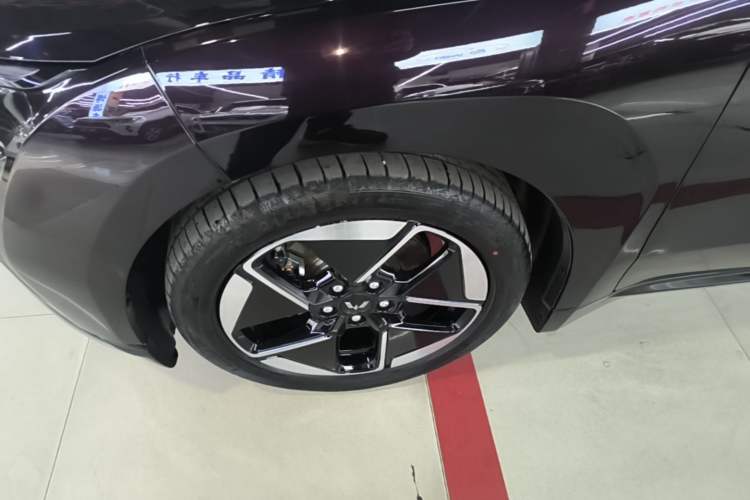 Used Wuling Xingguang 2025 150 km Smart Pilot Version Left Front Wheel Hub