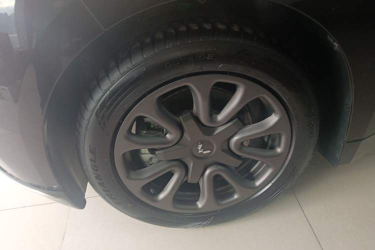 Used Wuling Xingguang 2025 70km Smart Standard Version Left Front Wheel Hub
