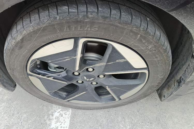 Used Wuling Xingguang 2025 150 km Smart Pilot Version Left Front Wheel Hub
