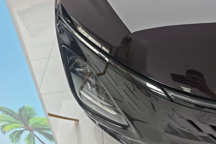 Used Wuling Xingguang 2025 70km Smart Standard Version Right Front Headlight
