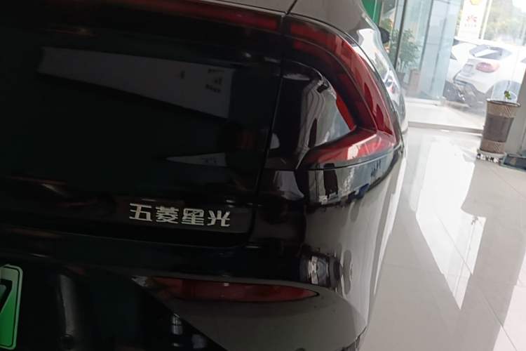 Used Wuling Xingguang 2025 70km Smart Standard Version Right Rear Taillight