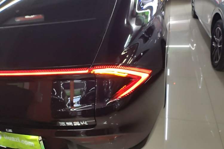 Used Wuling Xingguang 2025 70km Smart Standard Version Right Rear Taillight