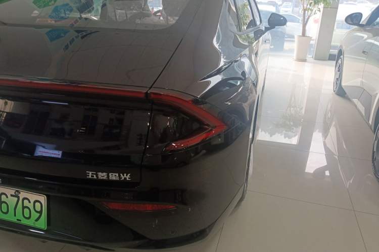 Used Wuling Xingguang 2025 70km Smart Standard Version Right Rear Taillight