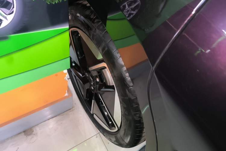 Used Wuling Xingguang 2025 150 km Smart Pilot Version Right Rear Wheel Hub
