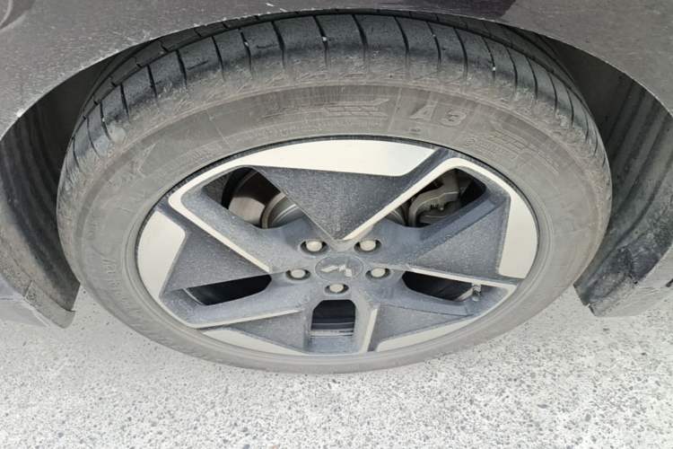 Used Wuling Xingguang 2025 150 km Smart Pilot Version Right Rear Wheel Hub