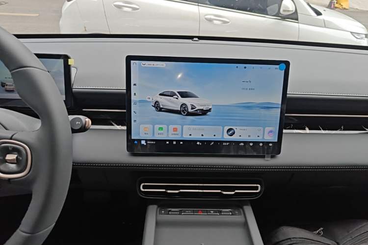 Used Wuling Xingguang 2025 70km Smart Standard Version Audio And AC Panel