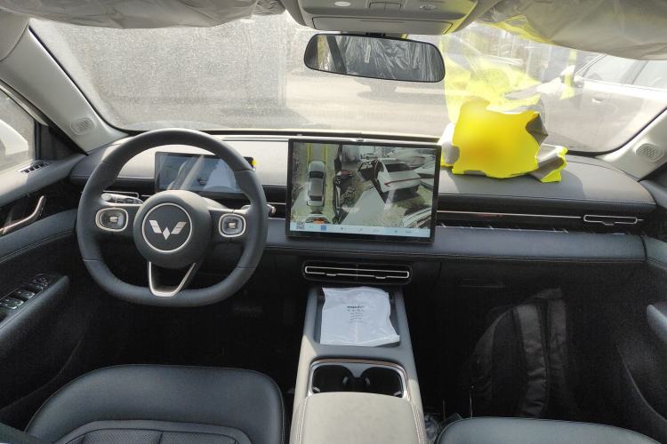 Used Wuling Xingguang 2025 70km Smart Standard Version Center Console