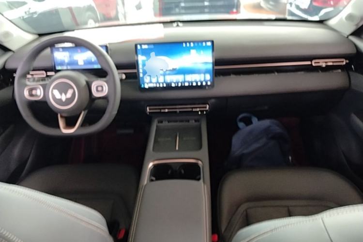 Used Wuling Xingguang 2025 70km Smart Standard Version Center Console