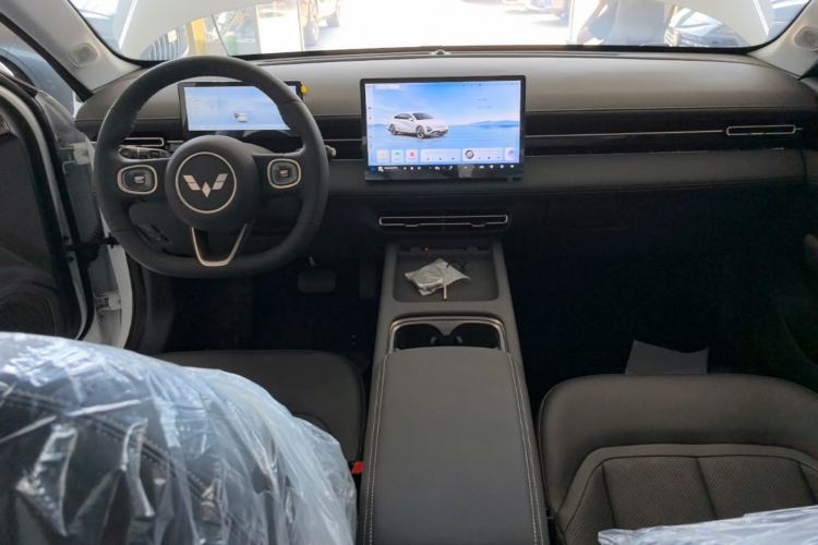 Used Wuling Xingguang 2025 70km Smart Standard Version Center Console
