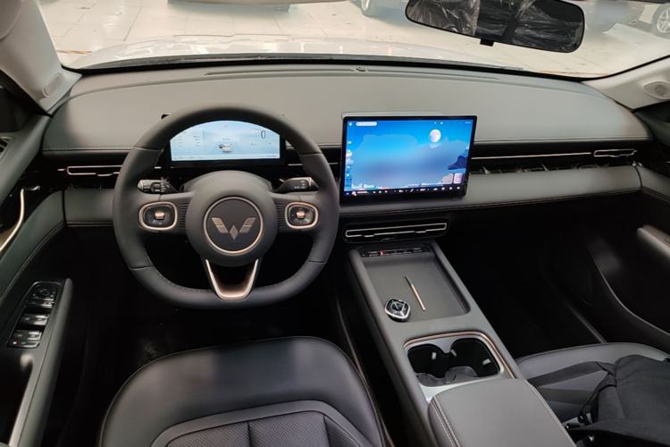 Used Wuling Xingguang 2025 70km Smart Standard Version Center Console