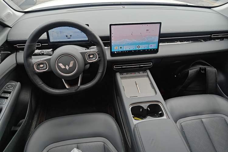 Used Wuling Xingguang 2025 70km Smart Standard Version Center Console