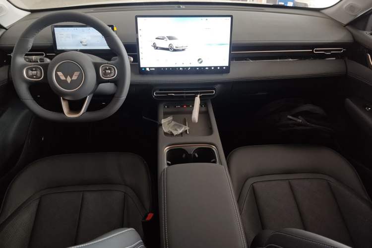 Used Wuling Xingguang 2025 510 km Advanced Smart Version Center Console