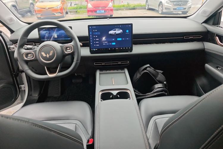 Used Wuling Xingguang 2025 70km Smart Standard Version Center Console