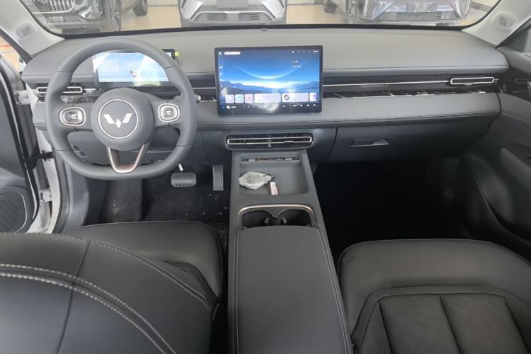 Used Wuling Xingguang 2025 70km Smart Standard Version Center Console