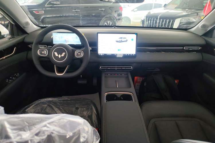 Used Wuling Xingguang 2025 70km Smart Standard Version Center Console