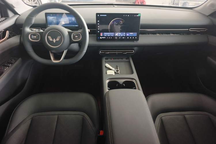 Used Wuling Xingguang 2025 70km Smart Standard Version Center Console