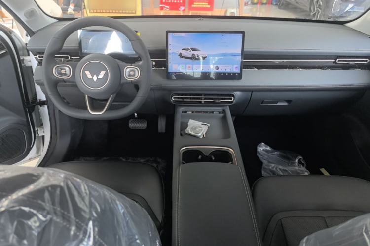 Used Wuling Xingguang 2025 70km Smart Standard Version Center Console