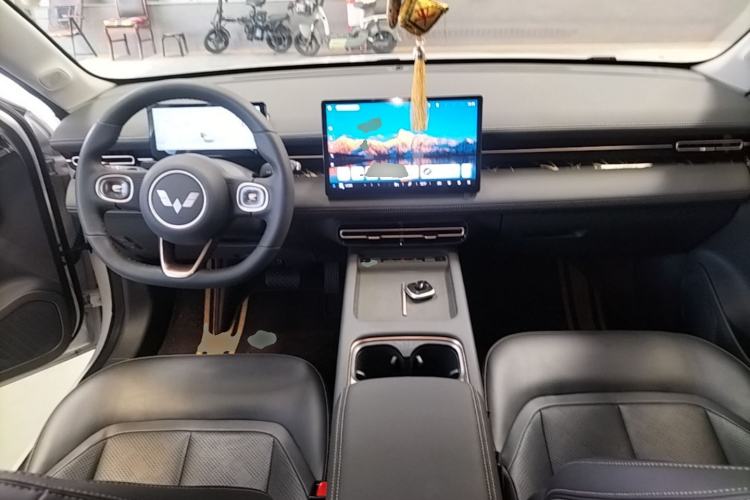 Used Wuling Xingguang 2025 70km Smart Standard Version Center Console