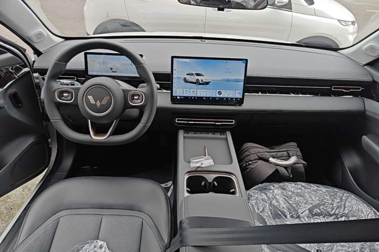 Used Wuling Xingguang 2025 70km Smart Standard Version Center Console