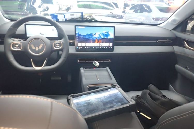 Used Wuling Xingguang 2025 70km Smart Standard Version Center Console